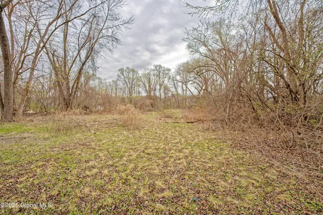 $190,000 | 387 Hudson River Road, Halfmoon, NY 12188