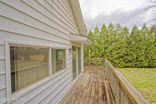 $190,000 | 387 Hudson River Road, Halfmoon, NY 12188