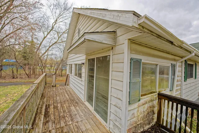 $190,000 | 387 Hudson River Road, Halfmoon, NY 12188