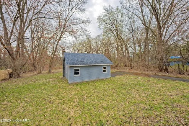 $190,000 | 387 Hudson River Road, Halfmoon, NY 12188