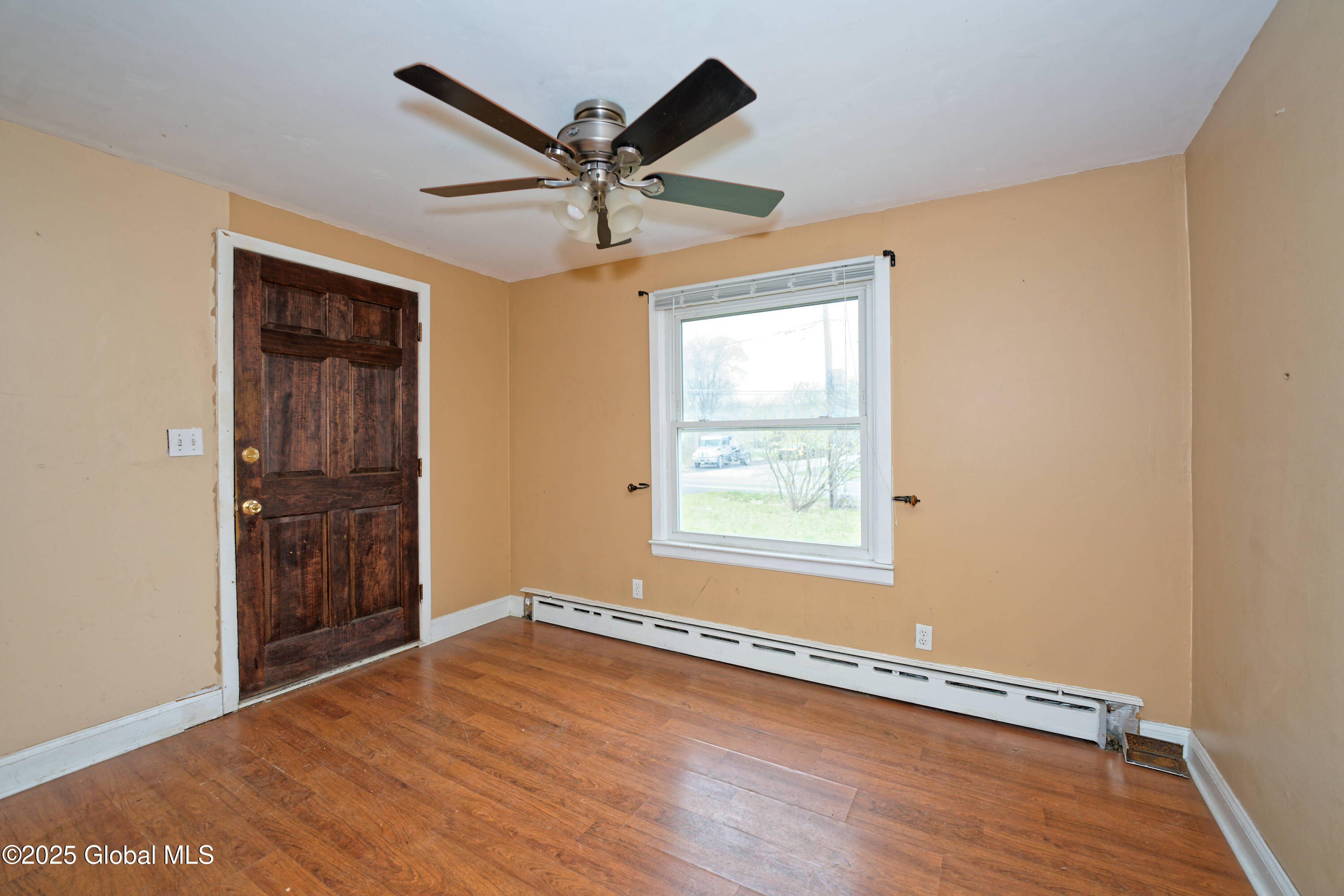 387 Hudson River Road Halfmoon, NY 12188 - Photo 6 of 43 1 Greatroom 3