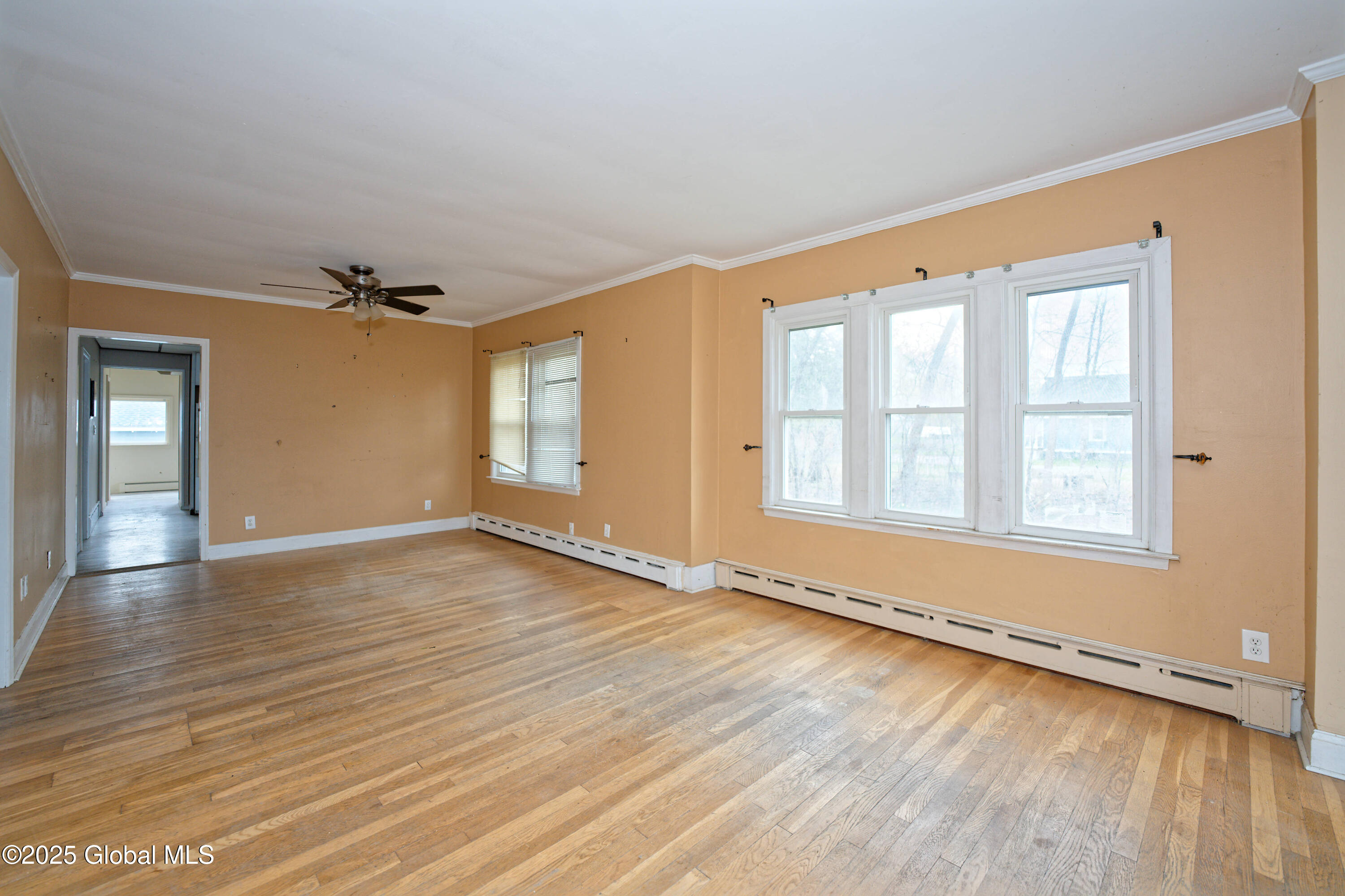 387 Hudson River Road Halfmoon, NY 12188 - Photo 7 of 43 1 Greatroom 4