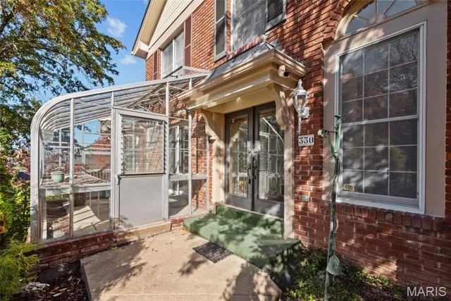 $499,900 | 330 Morristown Court, Chesterfield, MO 63017