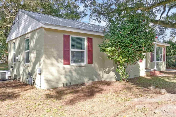 $245,000 | 810 West Lakeview Avenue, Pensacola, FL 32501