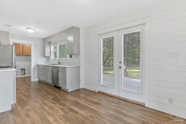 $245,000 | 810 West Lakeview Avenue, Pensacola, FL 32501