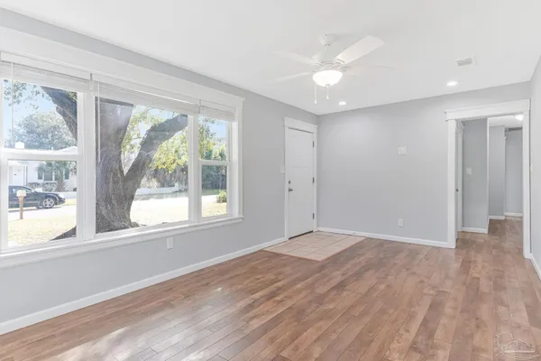 $245,000 | 810 West Lakeview Avenue, Pensacola, FL 32501