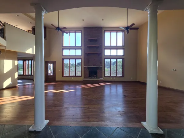 $900,000 | 10187 Cherokee Lane, Aurora, IN 47001