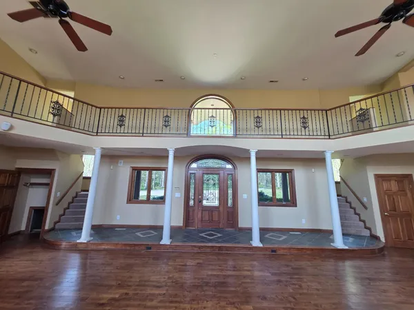 $900,000 | 10187 Cherokee Lane, Aurora, IN 47001