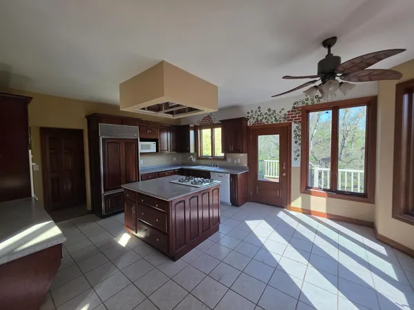 $900,000 | 10187 Cherokee Lane, Aurora, IN 47001