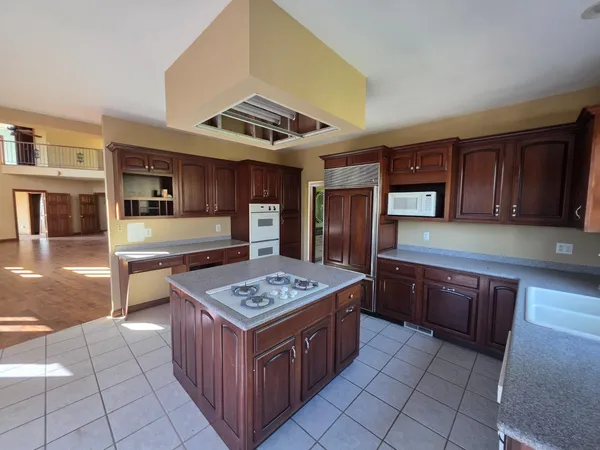 $900,000 | 10187 Cherokee Lane, Aurora, IN 47001
