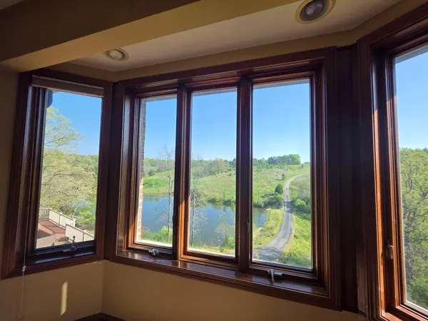 $900,000 | 10187 Cherokee Lane, Aurora, IN 47001