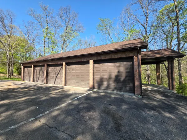 $900,000 | 10187 Cherokee Lane, Aurora, IN 47001