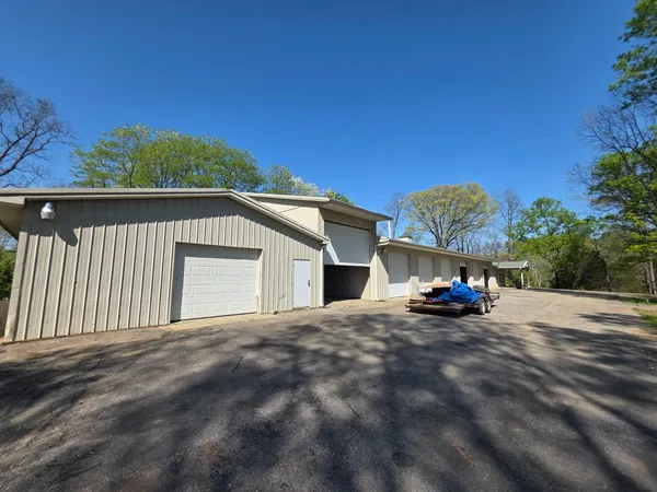 $900,000 | 10187 Cherokee Lane, Aurora, IN 47001