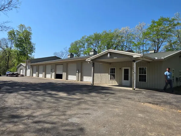 $900,000 | 10187 Cherokee Lane, Aurora, IN 47001