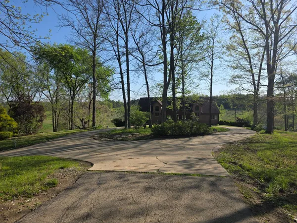 $900,000 | 10187 Cherokee Lane, Aurora, IN 47001