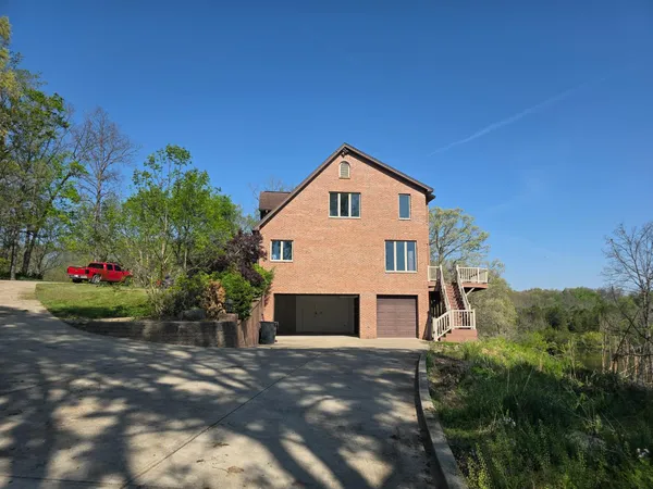 $900,000 | 10187 Cherokee Lane, Aurora, IN 47001