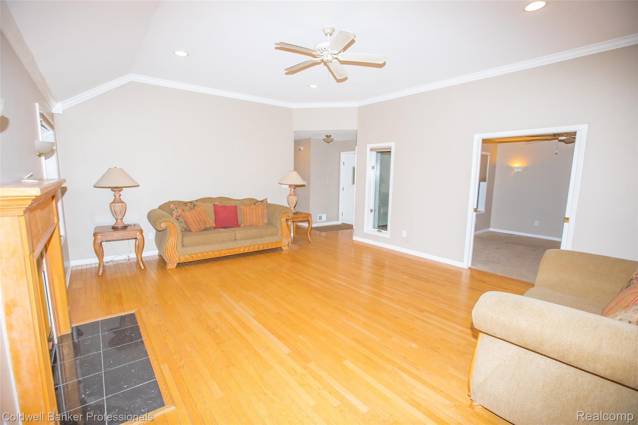 38845 Barth Street Romulus, MI 48174 - Photo 6 of 27 38845BarthRdRomulus,MI-9858.jpg