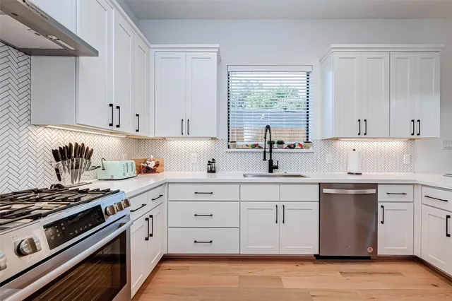 $2,800 | 4101 Edison Street, Houston, TX 77009