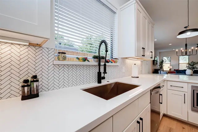 $2,800 | 4101 Edison Street, Houston, TX 77009