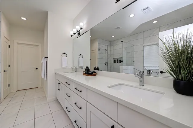 $2,800 | 4101 Edison Street, Houston, TX 77009