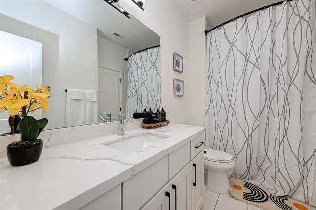 $2,800 | 4101 Edison Street, Houston, TX 77009