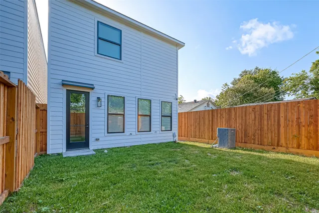 $2,800 | 4101 Edison Street, Houston, TX 77009