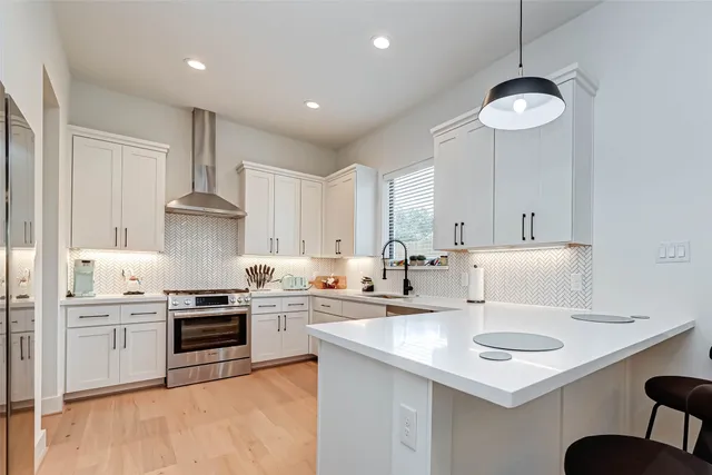 $2,800 | 4101 Edison Street, Houston, TX 77009