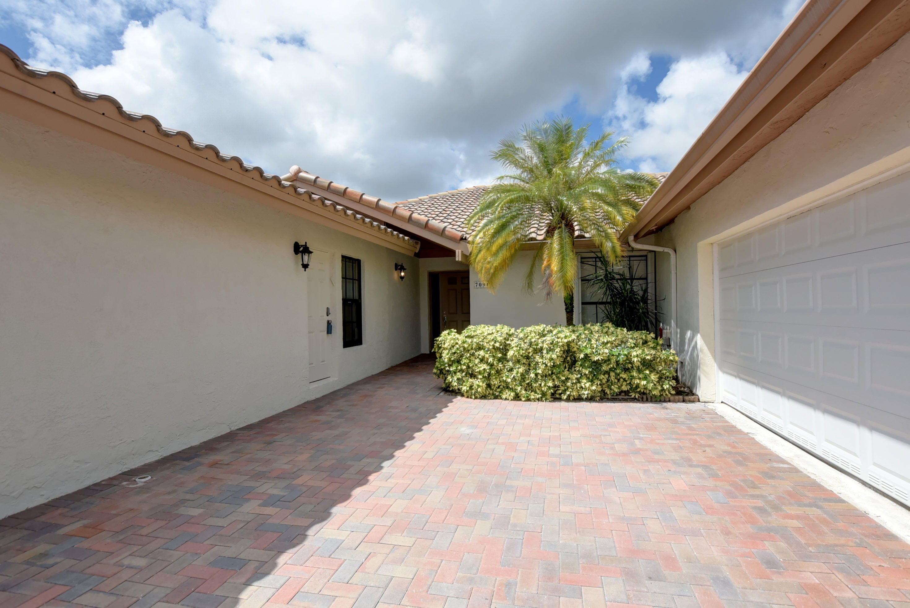 7091 San Sebastian Circle Boca Raton, FL 33433 - Photo 6 of 52 15_ebf_7661and4more