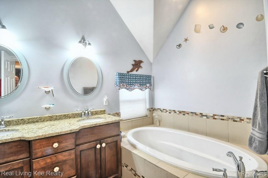 632 7th Street Rochester, MI 48307 - Photo 21 of 41 Master Bath with large soaking tub
