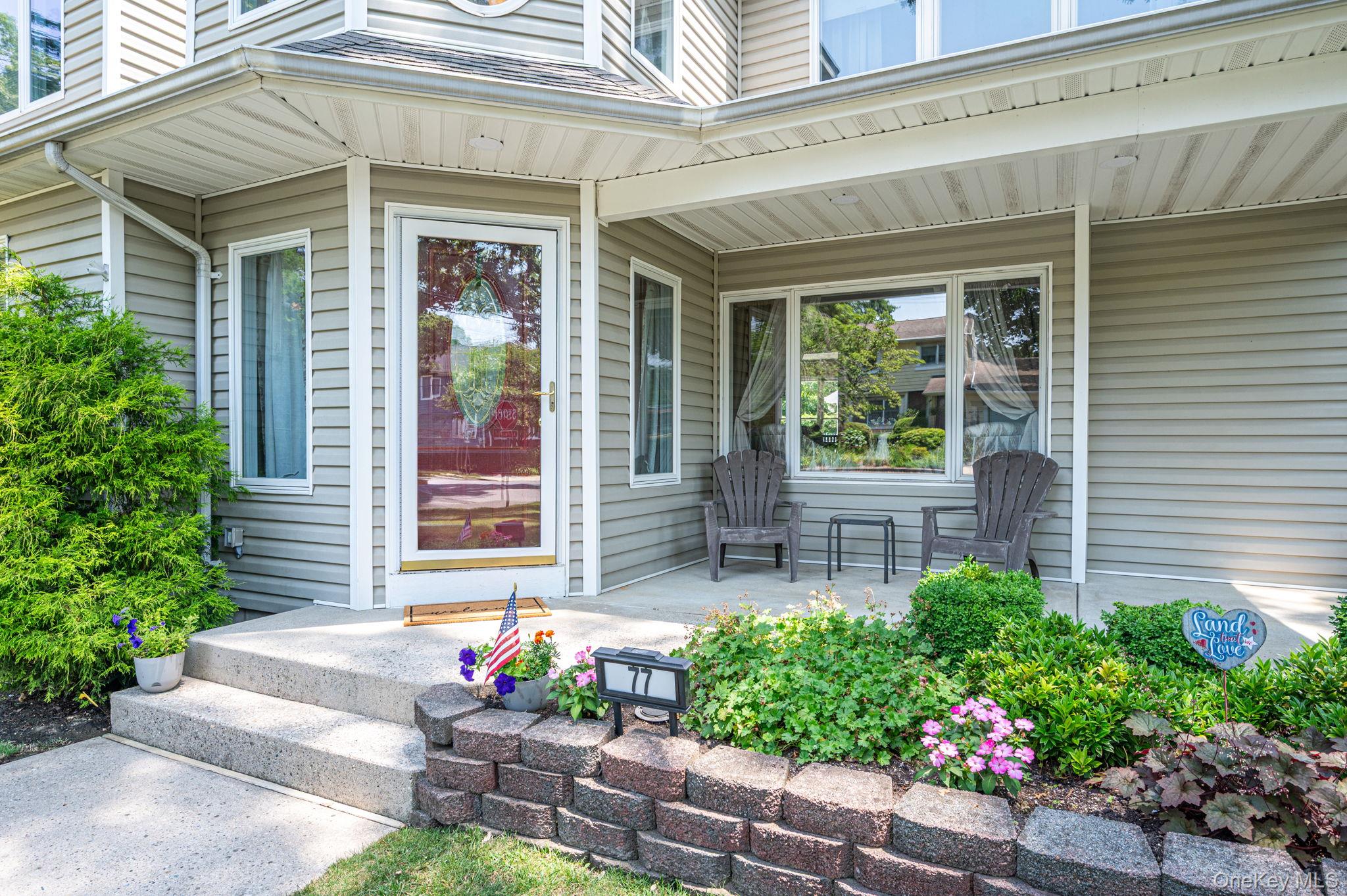 77 Toomey Road West Islip, NY 11795 - Photo 4 of 48