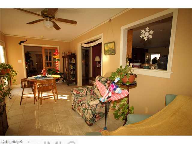 130 Tate Road Reidsville, NC 27320 - Photo 10 of 11 Sunroom.