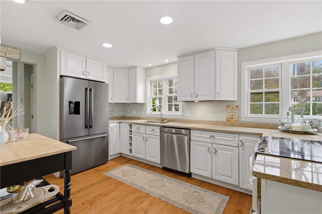 315 Angell Road Lincoln, RI 02865 - Photo 8 of 31 Gallery Image 8