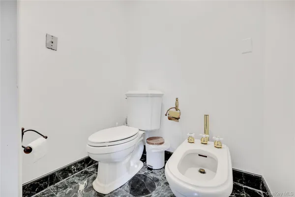 $4,000,000 | 105 Everit Avenue, Hewlett, NY 11557