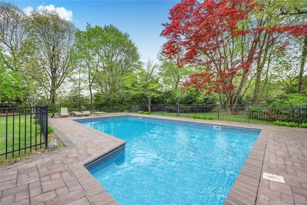 $4,000,000 | 105 Everit Avenue, Hewlett, NY 11557