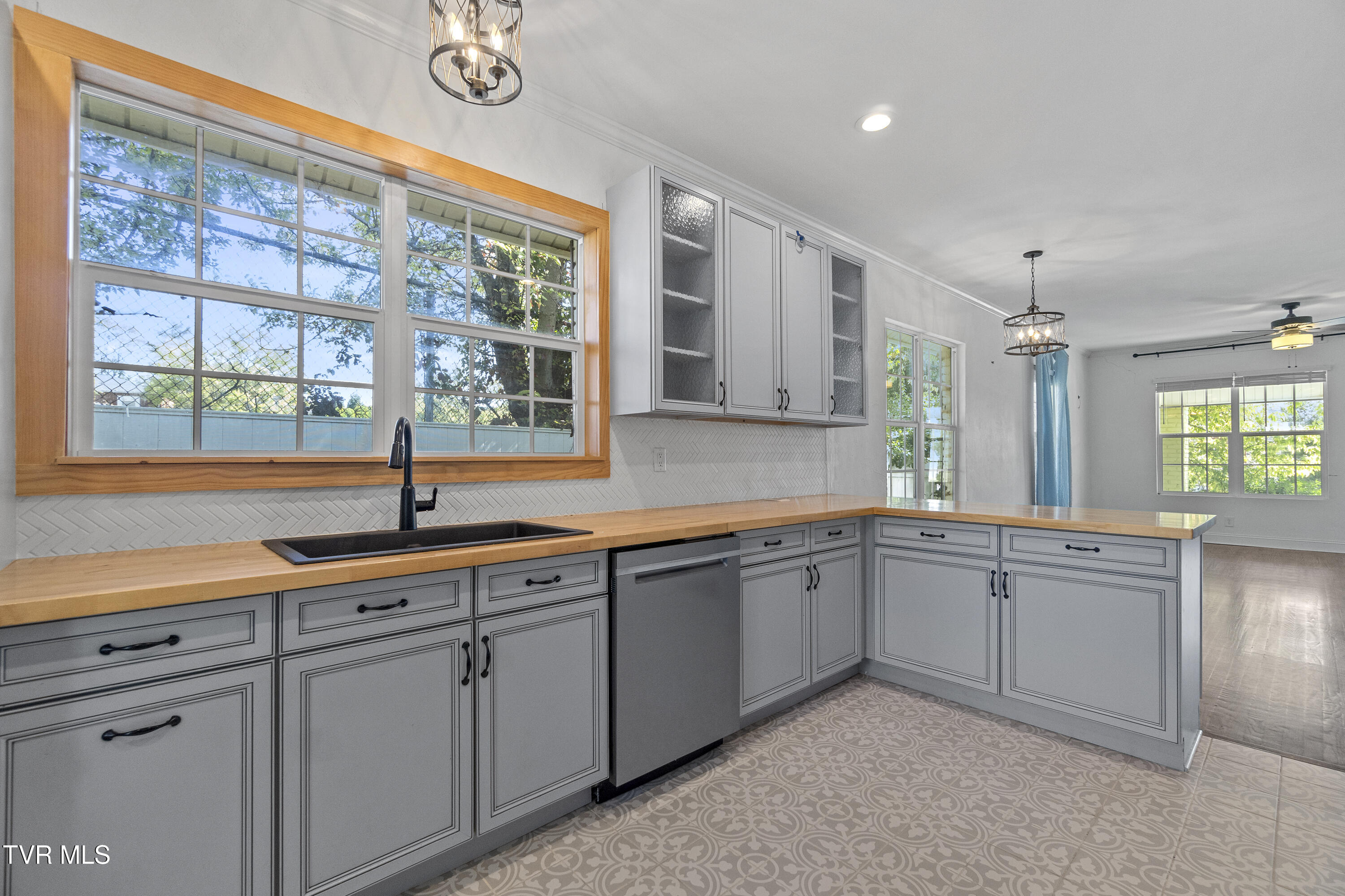 706 Carson Street Greeneville, TN 37743 - Photo 11 of 53 11