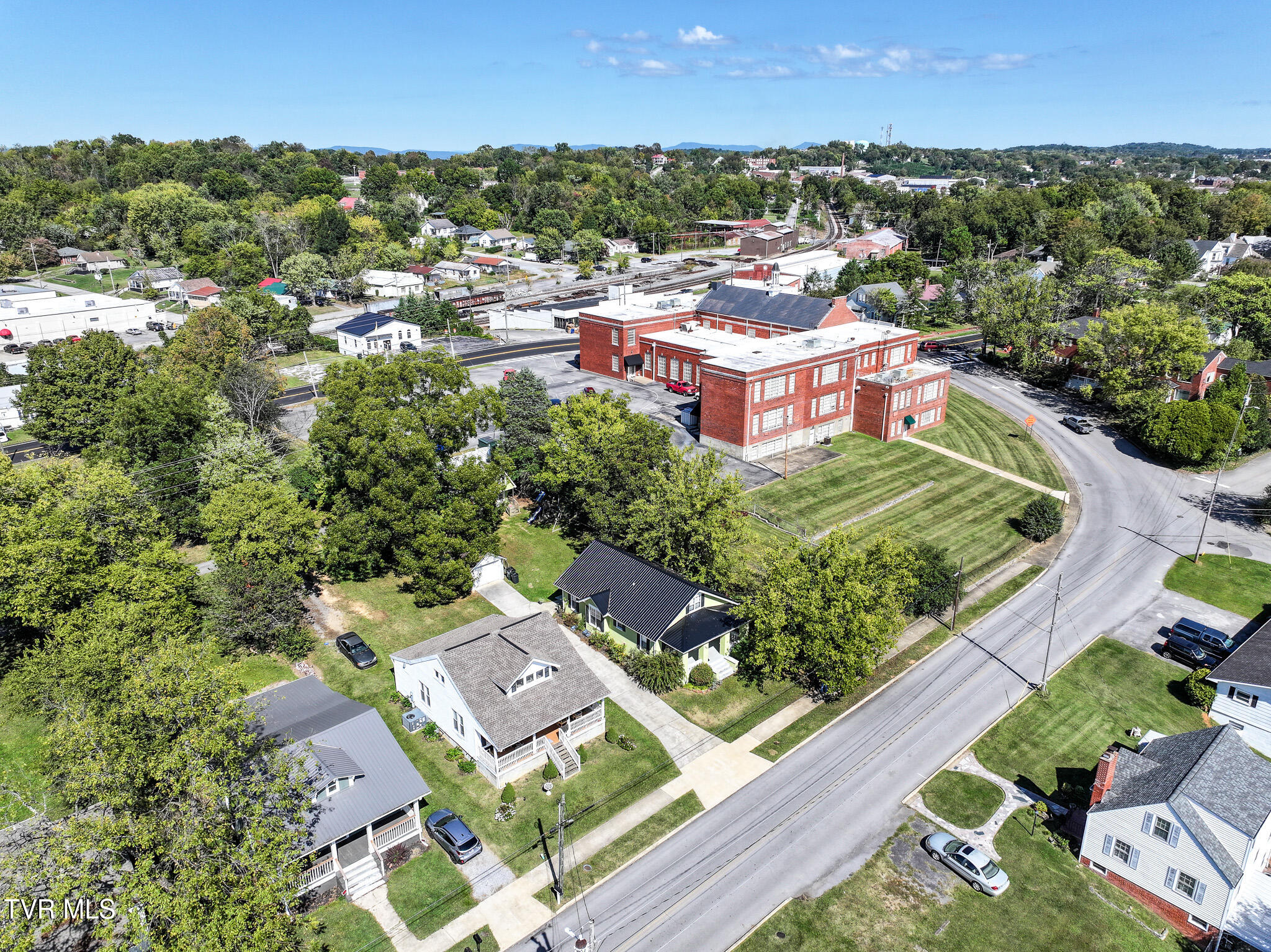 706 Carson Street Greeneville, TN 37743 - Photo 2 of 53 2