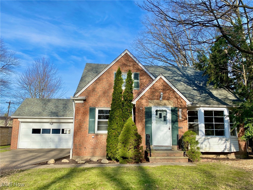 3635 Fenley Road Cleveland Heights, OH 44121 - Photo 1 of 30