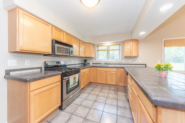 $439,900 | 430 Cottonwood Lane, Unit 6, Saline, MI 48176
