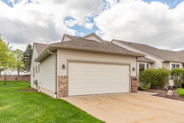 $439,900 | 430 Cottonwood Lane, Unit 6, Saline, MI 48176