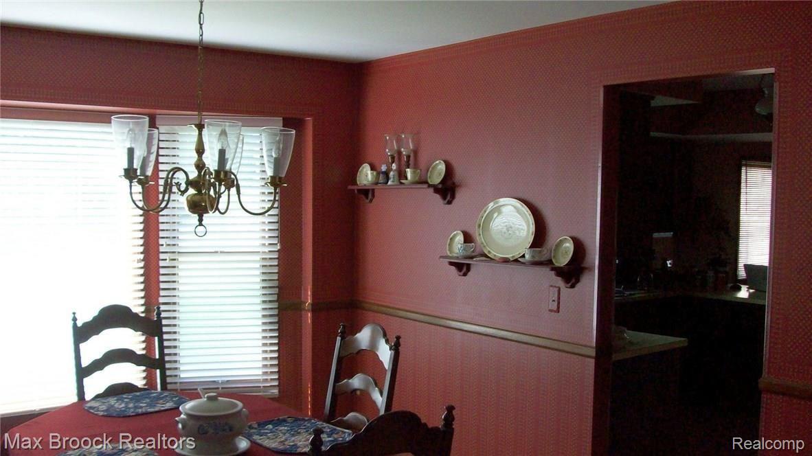 5218 Glengate Road Rochester, MI 48306 - Photo 6 of 17 DR.jpg