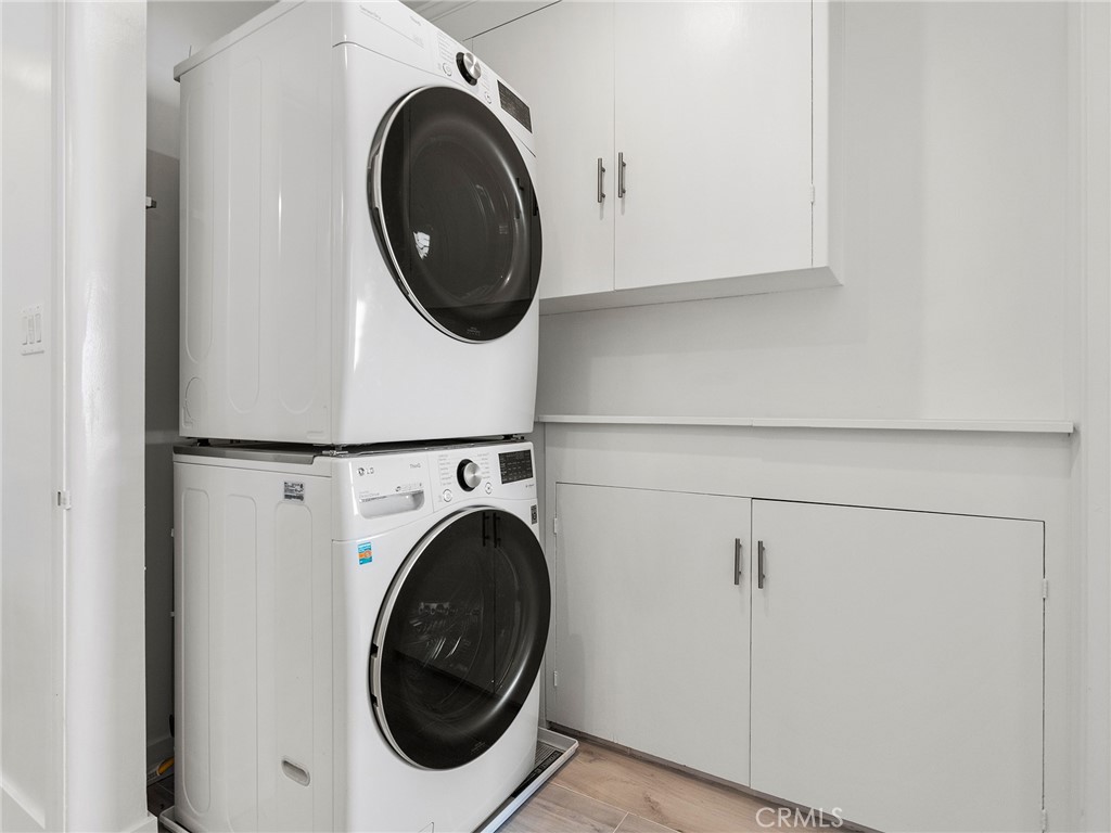 2739 Millicent Way Pasadena, CA 91107 - Photo 27 of 49 a utility room with dryer and washer