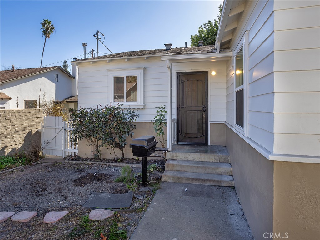 2739 Millicent Way Pasadena, CA 91107 - Photo 31 of 49 a view of a house with backyard and sitting area