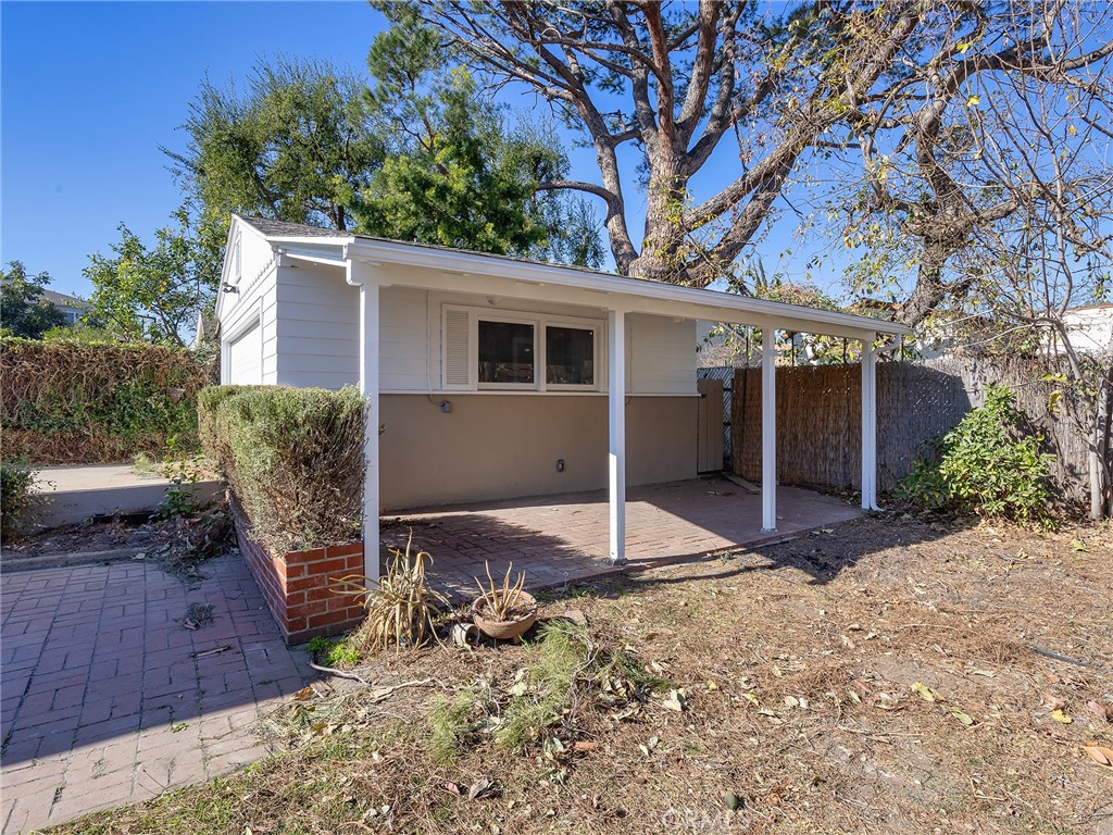 2739 Millicent Way Pasadena, CA 91107 - Photo 32 of 49 front view of a house with a yard