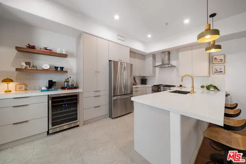 $815,000 | 10913 Whipple Street, Unit 205, Toluca Lake, CA 91602