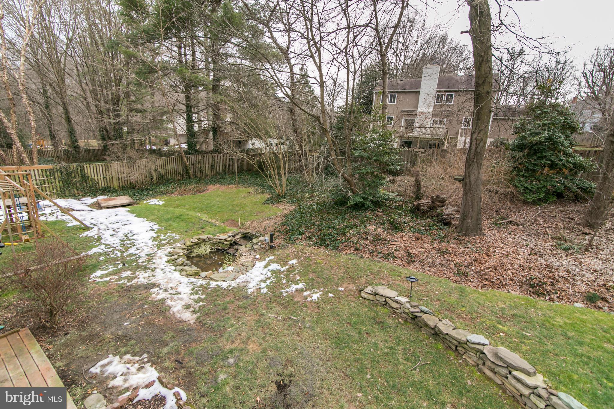 11821 Blue Spruce Road Reston, VA 20191 - Photo 13 of 28 a backyard of a house with lots of green space