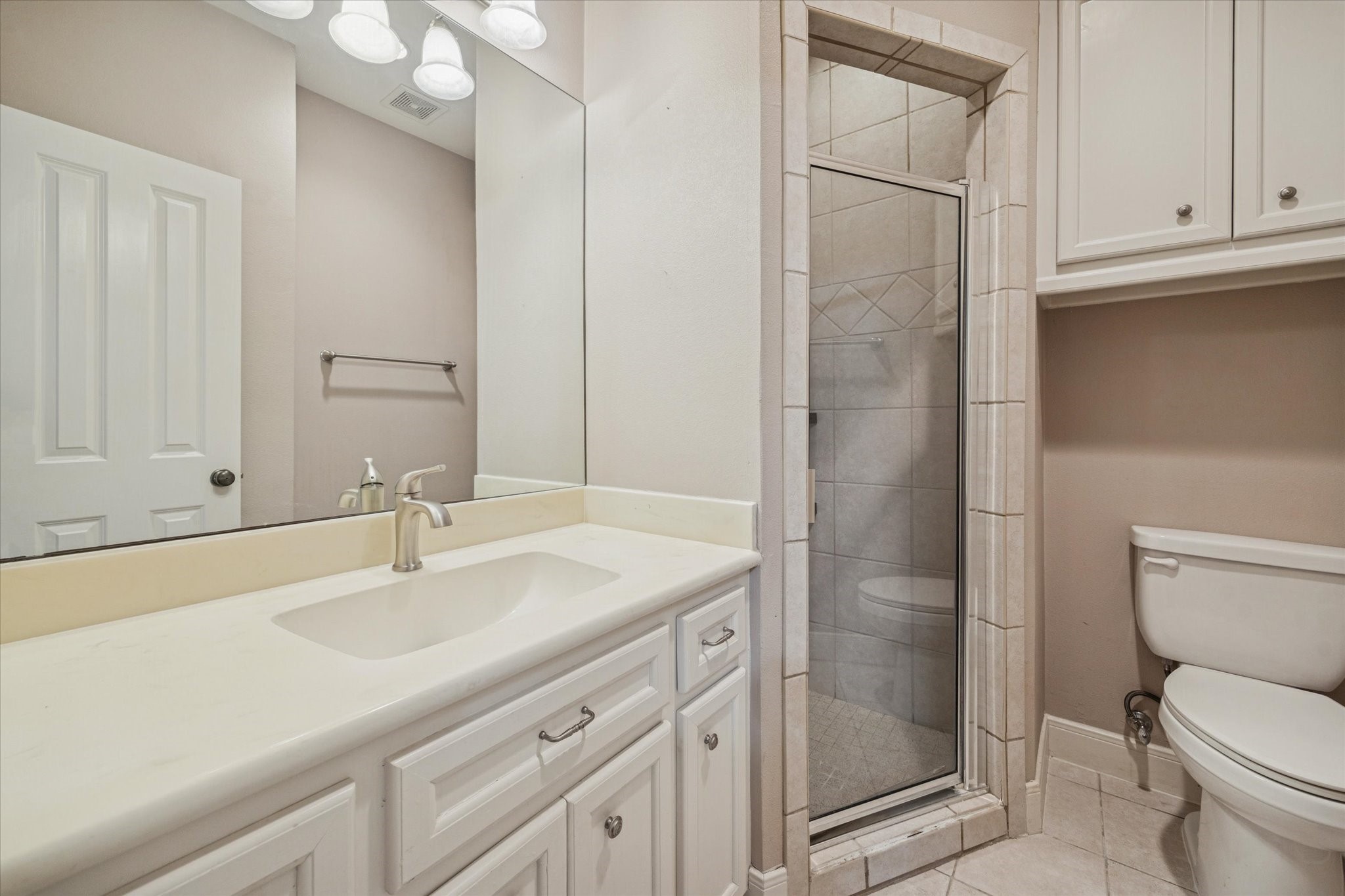 6406 Coppage Street Houston, TX 77007 - Photo 14 of 18 a bathroom with a sink toilet and shower