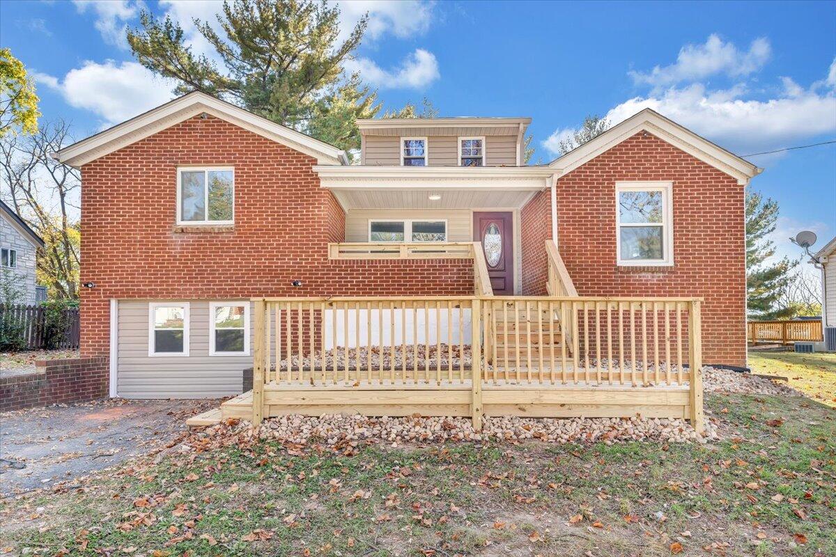 209 Raleigh Avenue Vinton, VA 24179 - Photo 1 of 44 01-MIB05194