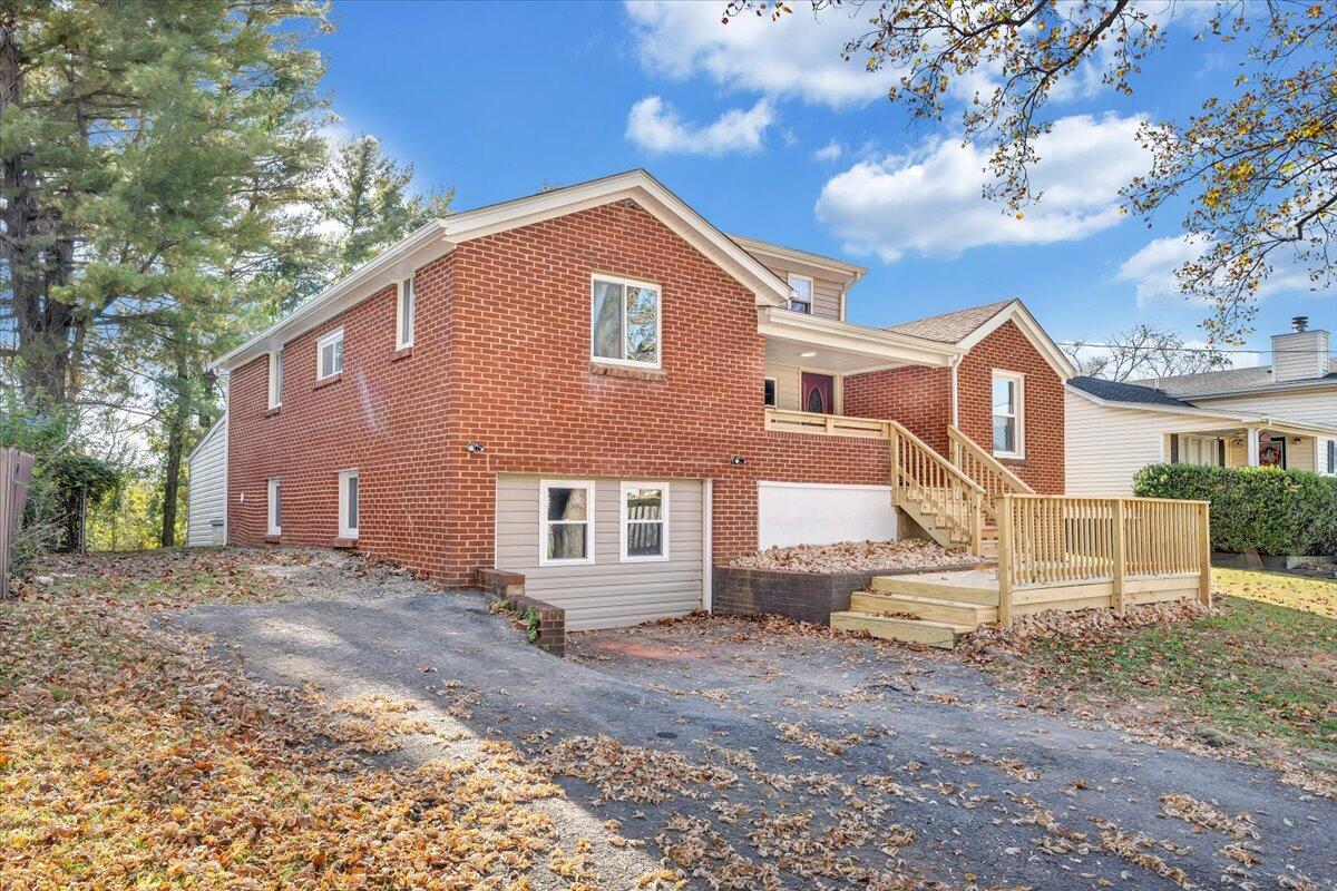 209 Raleigh Avenue Vinton, VA 24179 - Photo 4 of 44 44-MIB05227