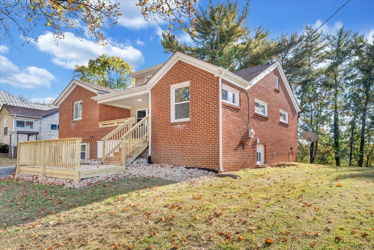 209 Raleigh Avenue Vinton, VA 24179 - Photo 5 of 44 41-MIB05203