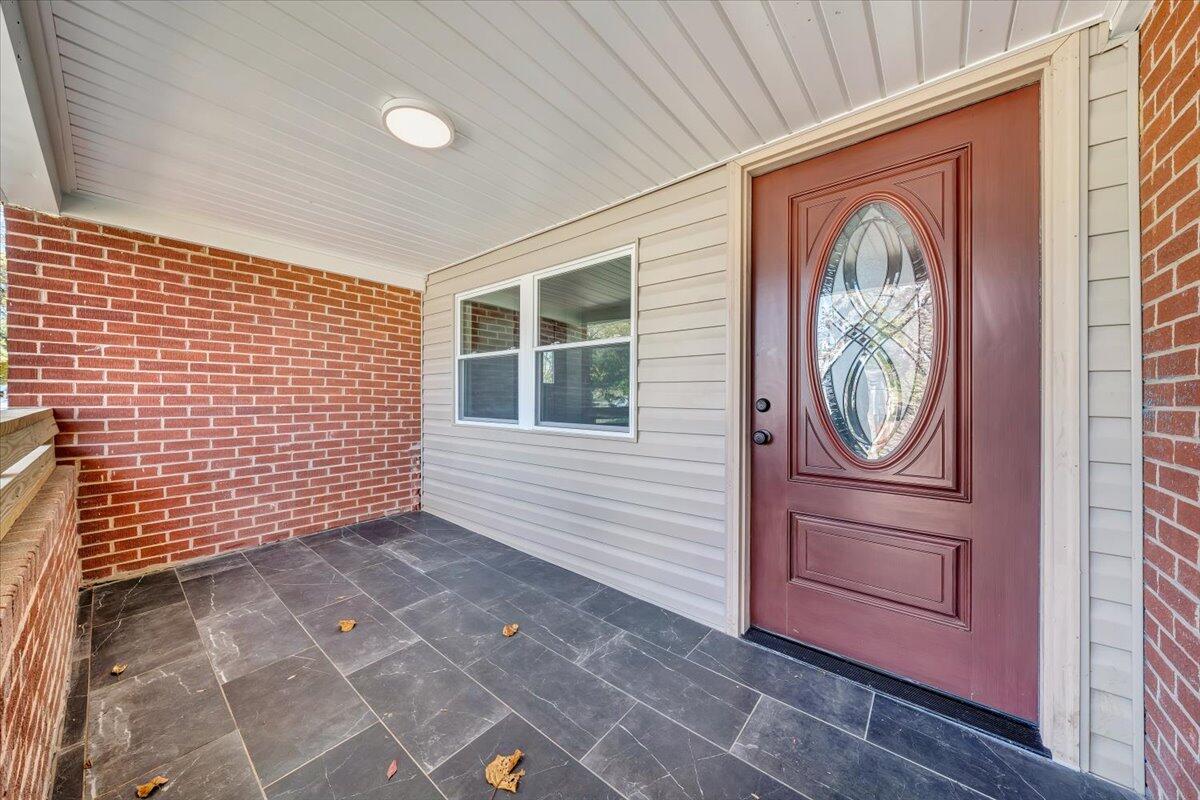 209 Raleigh Avenue Vinton, VA 24179 - Photo 6 of 44 02-MIB05191